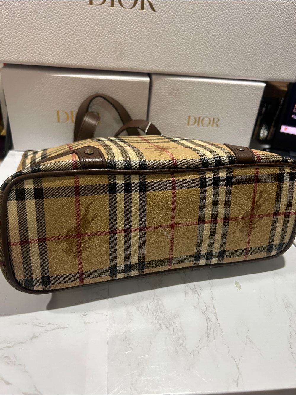 Burberry Haymarket Classic Tote top handle bag - Picture 3 of 11